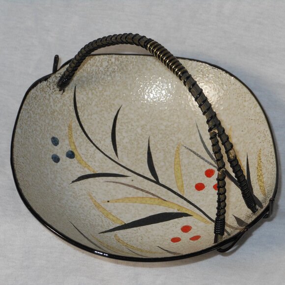 NAPCO Japan small fire ceramic serving bowl with wire handle - Picture 3 of 5